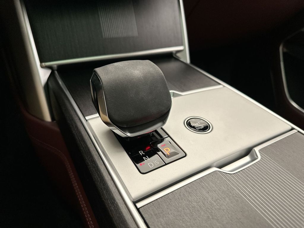Thumbnail: 2025 Land Rover Range Rover - 11