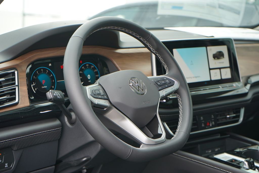 2025 Volkswagen Atlas SE 8