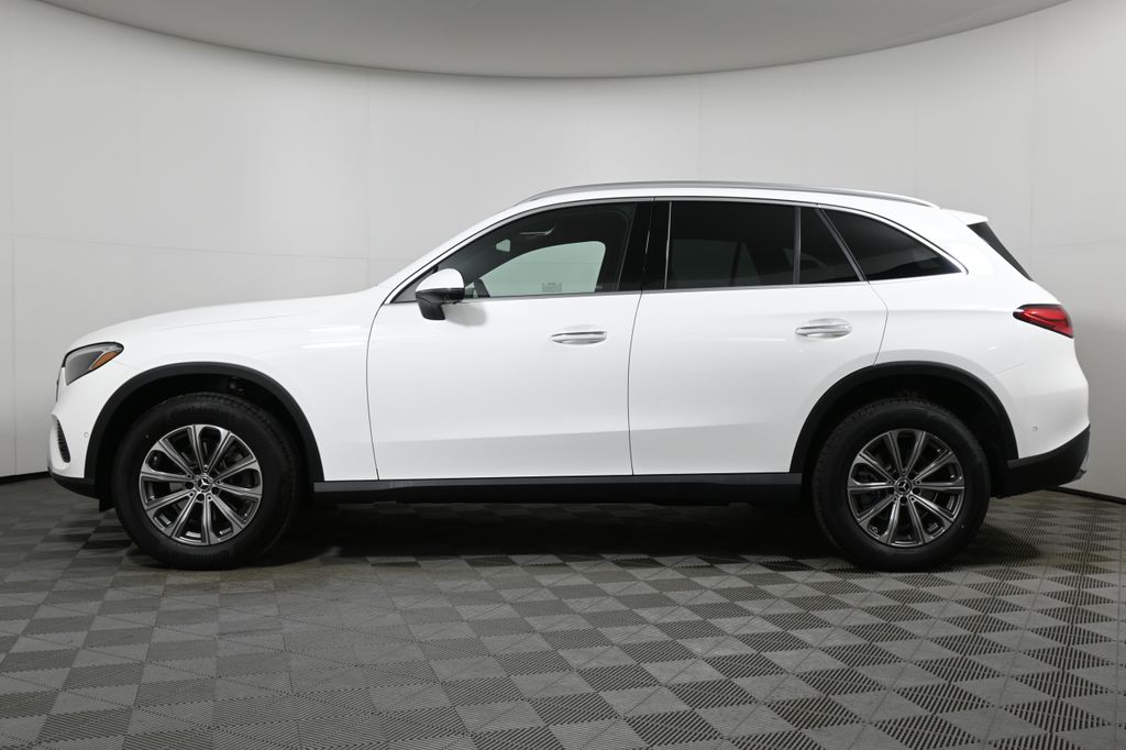 2025 Mercedes-Benz GLC 300 2