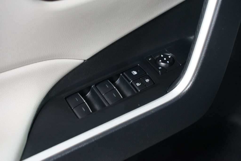 Thumbnail: 2025 Toyota RAV4 - 31