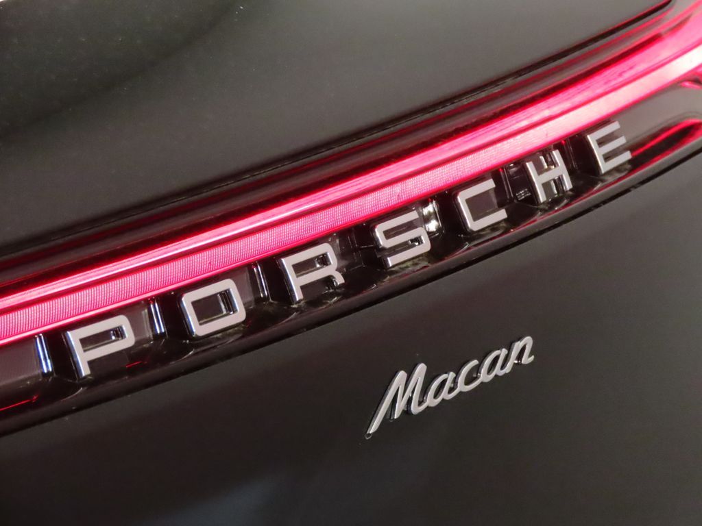 Thumbnail: 2026 Porsche Macan - 12