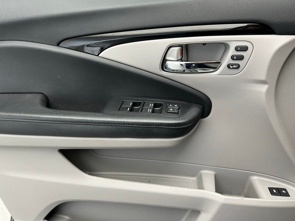 Thumbnail: 2019 Honda Pilot - 23