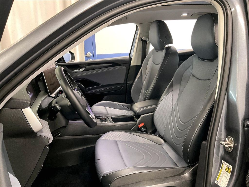 2025 Volkswagen Tiguan — photo 10