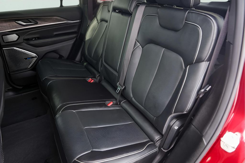 Used Car 2022 Jeep Grand Cherokee  Overland For Sale Under $35,000 In Austin, Texas