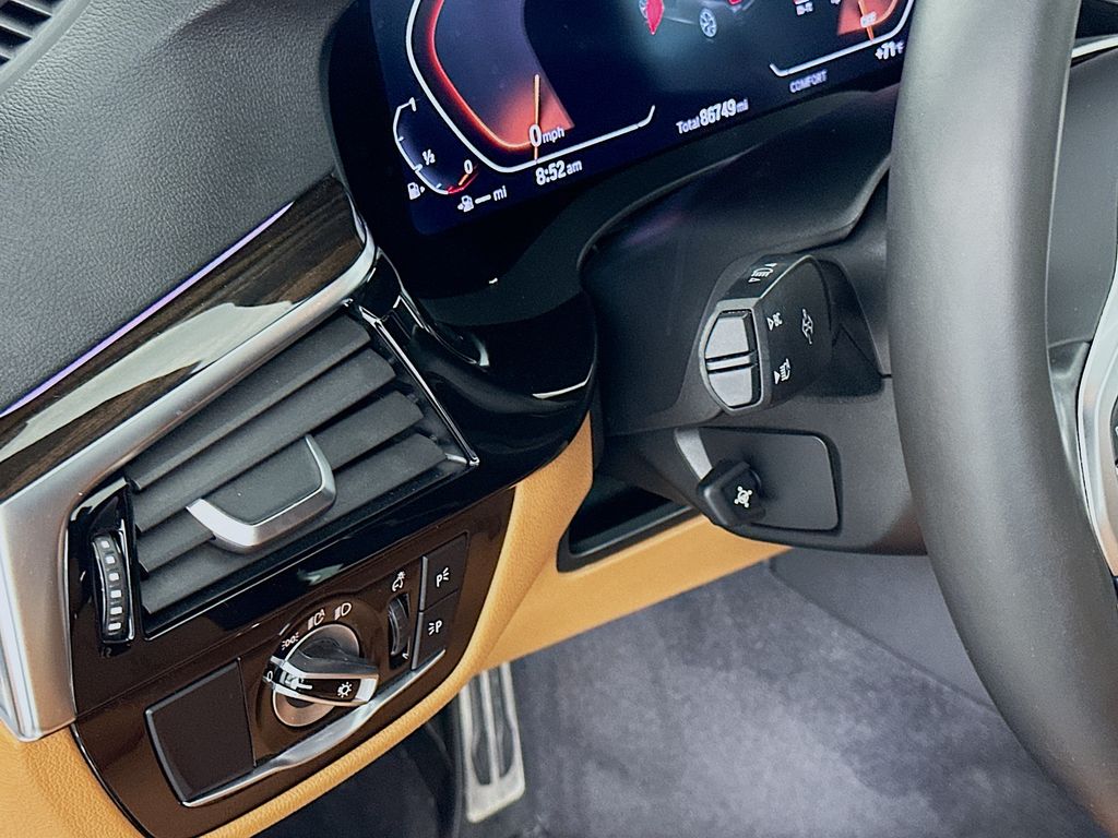 Thumbnail: 2021 BMW 5 Series - 10