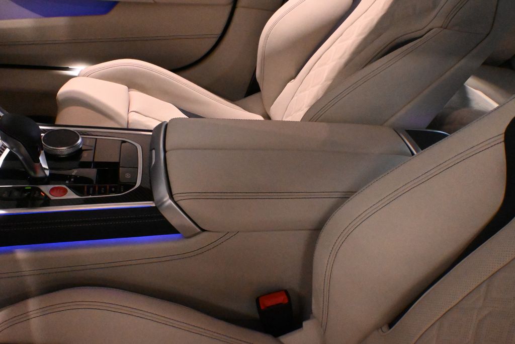 Thumbnail: 2025 BMW M8 - 19