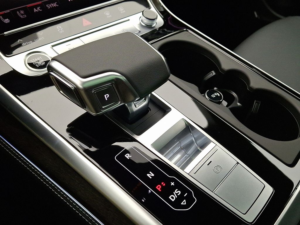 Thumbnail: 2026 Audi Q8 - 10