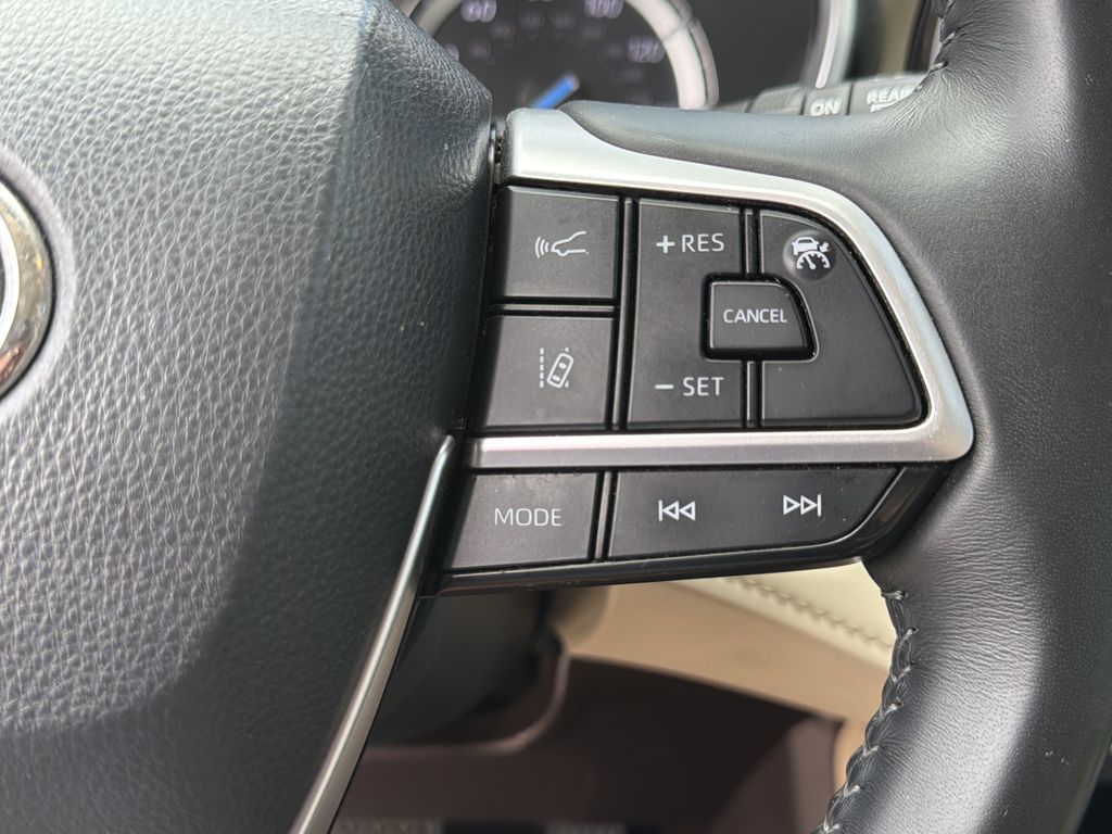 Used 2022 Toyota Highlander Hybrid SUV
