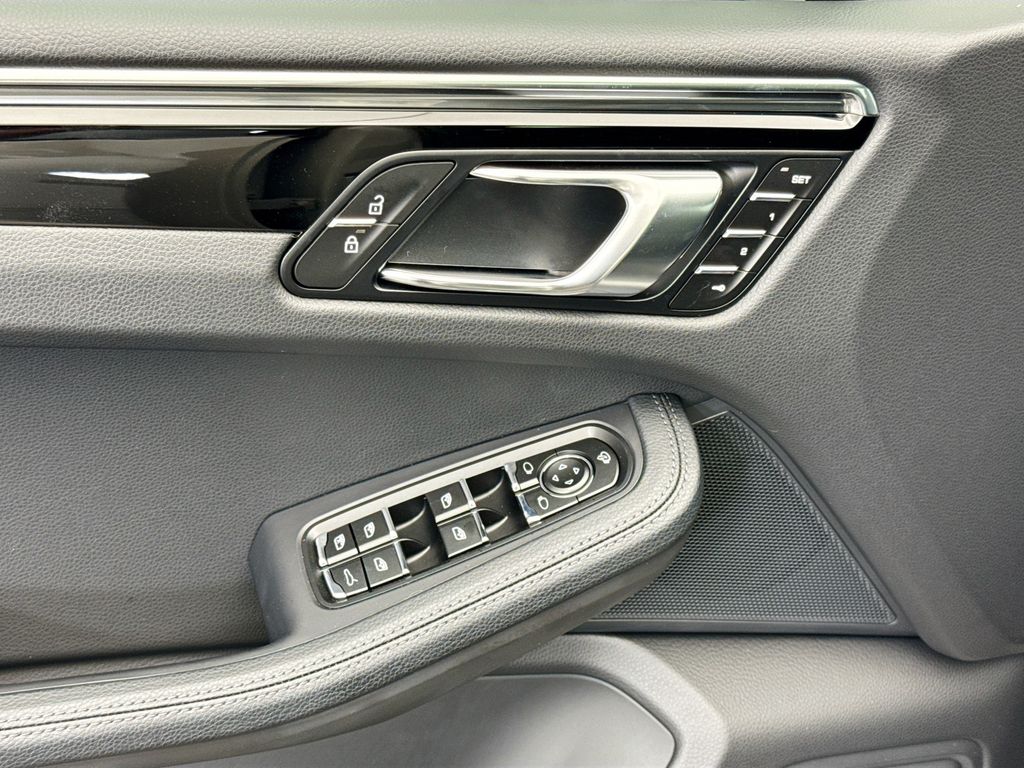 Thumbnail: 2026 Porsche Macan - 24