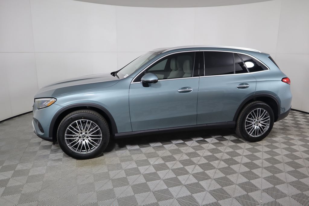 2025 Mercedes-Benz GLC 300 8