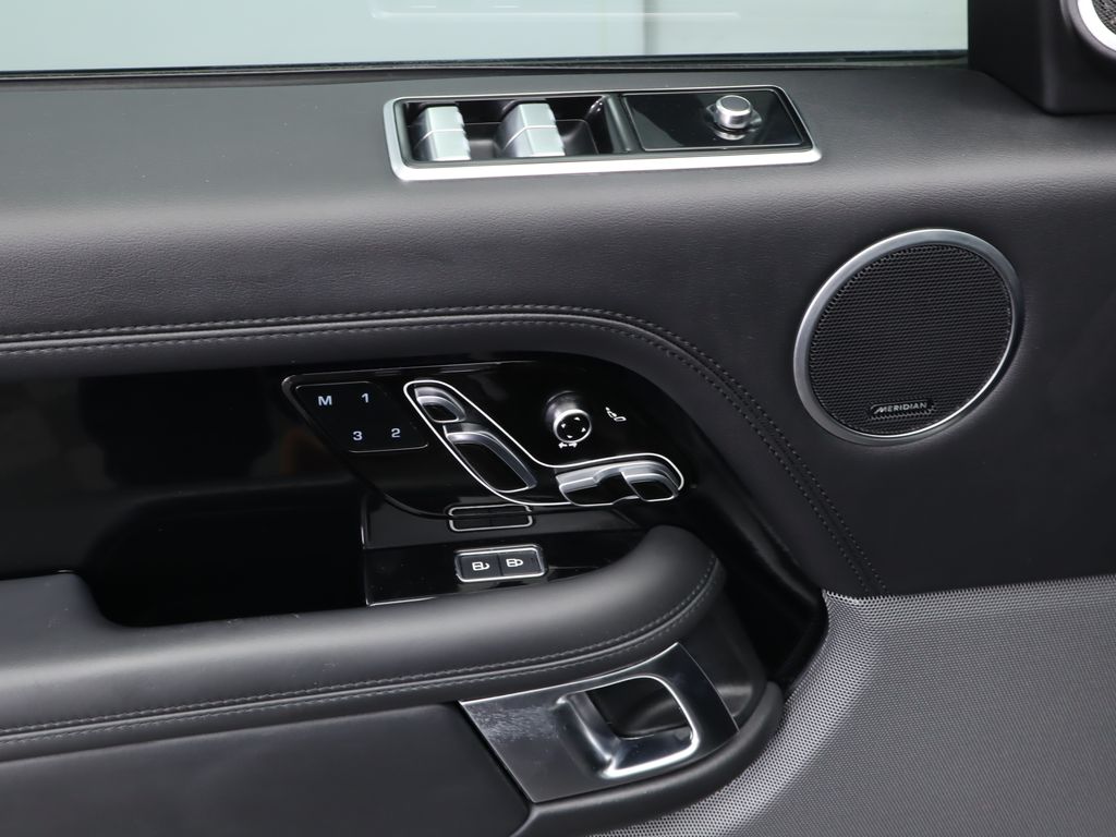 Thumbnail: 2022 Land Rover Range Rover - 23