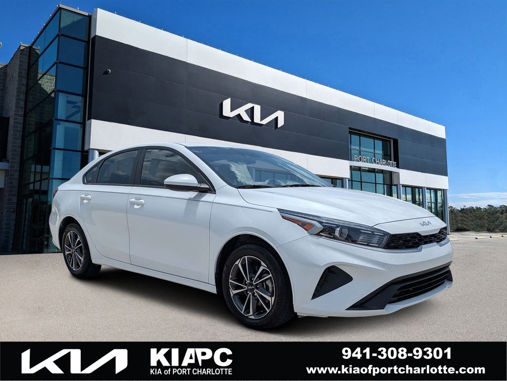 Snow White Pearl 2024 Kia Forte Sedan Front-Wheel Drive Continuously Variable Transmission
