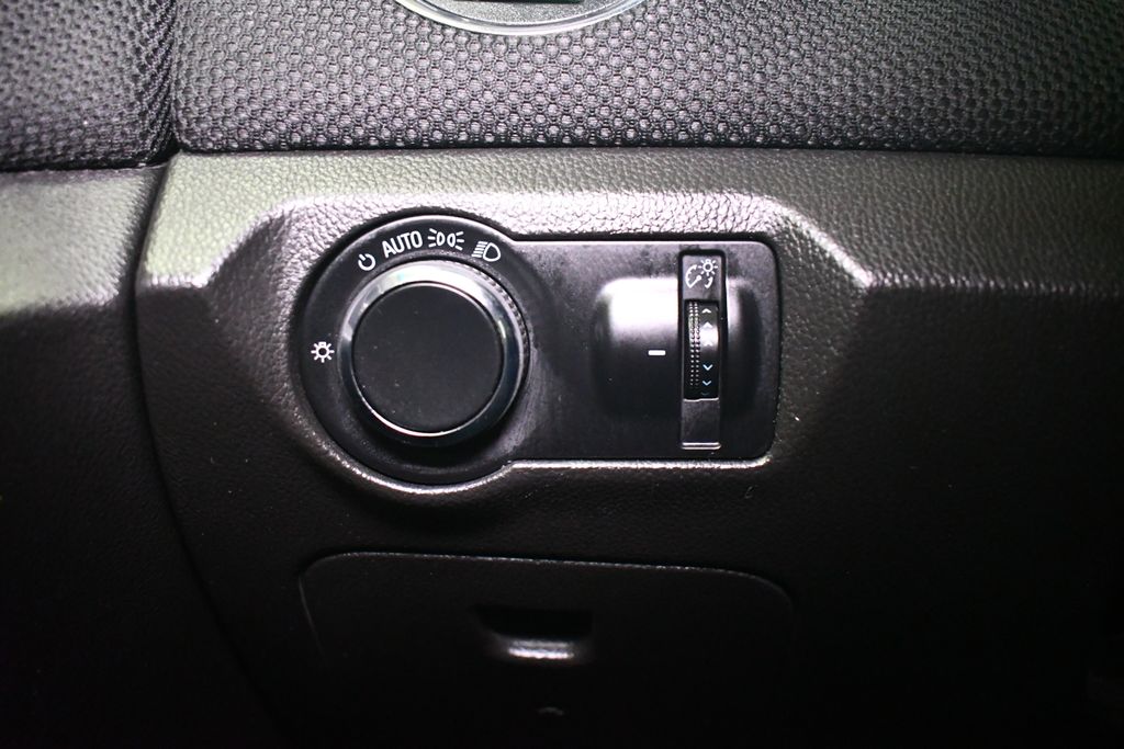 Thumbnail: 2011 Chevrolet Cruze - 19