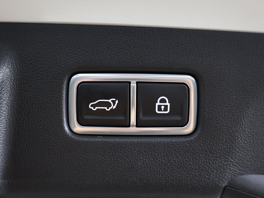 Used 2022 White Kia EX image 57