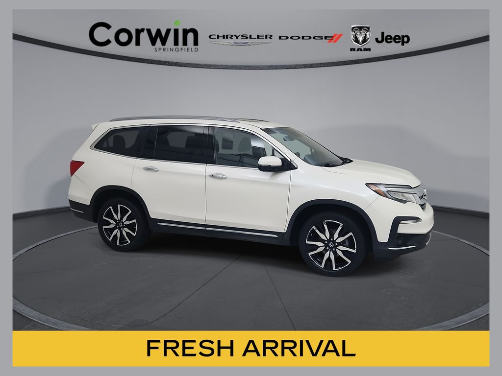 2019 Honda Pilot Touring AWD with Rear Captain's Chairs