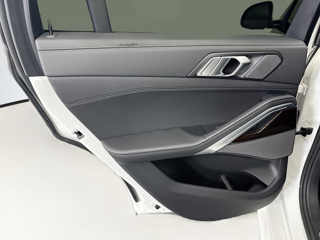 Thumbnail: 2025 BMW X6 - 25