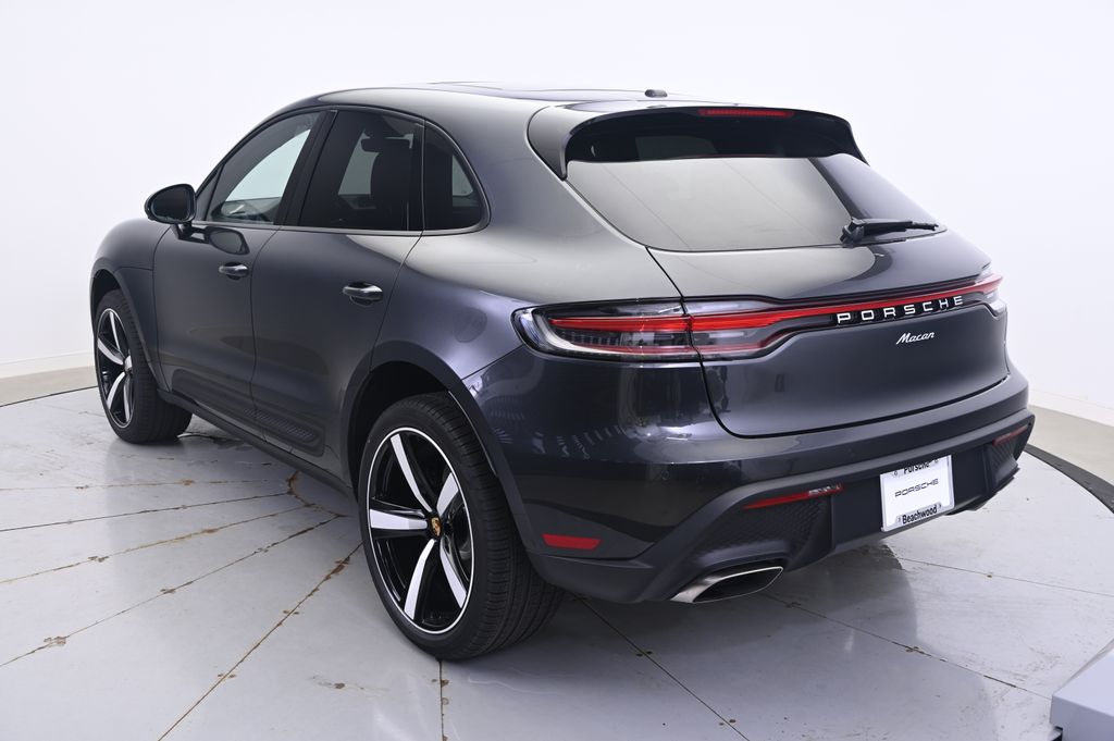 Thumbnail: 2025 Porsche Macan - 3