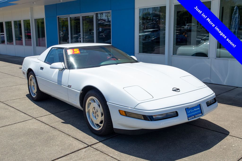 White 1995 Chevrolet Corvette Convertible RWD Convertible Rear-Wheel Drive 6-Speed Manual