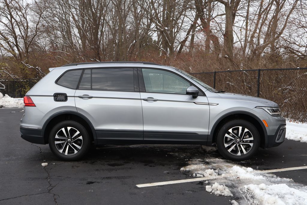 Thumbnail: 2022 Volkswagen Tiguan - 9