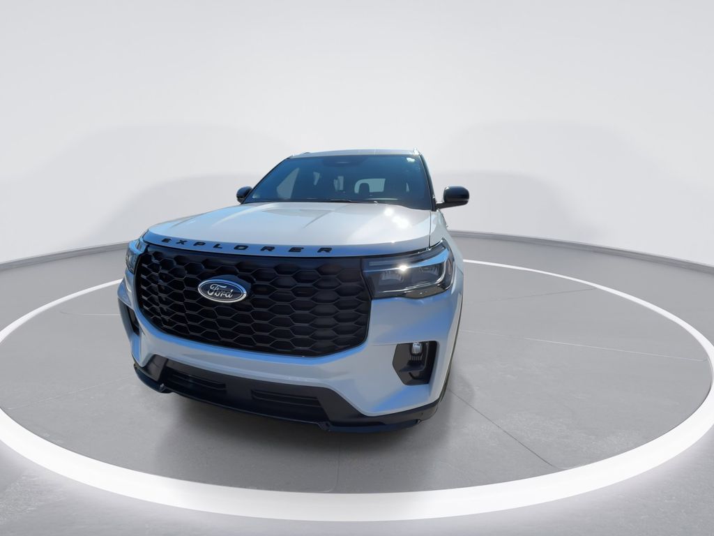 New 2026 Space White Metallic Ford ST-Line image 3
