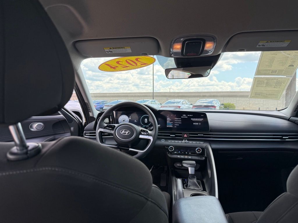Thumbnail: 2024 Hyundai Elantra - 17