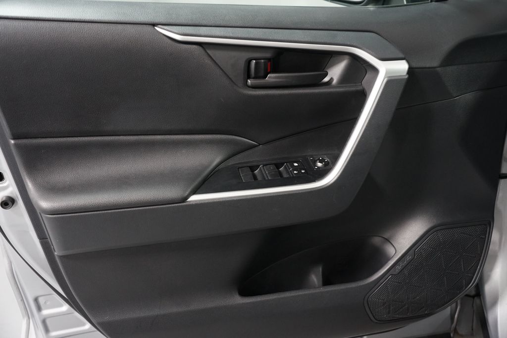 Thumbnail: 2019 Toyota RAV4 - 27