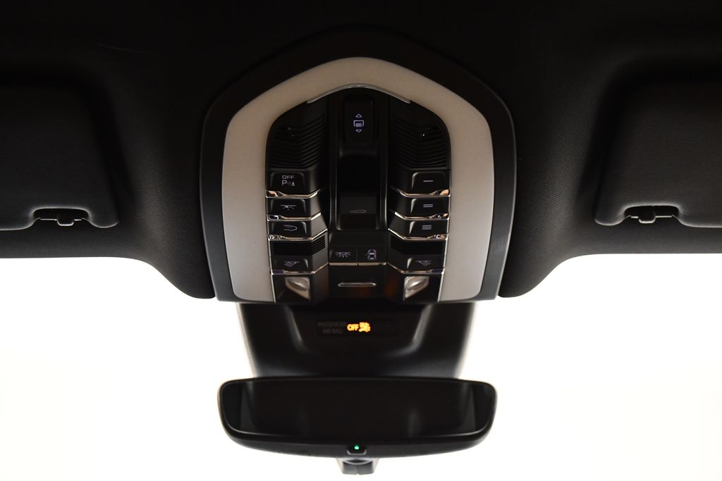 2024 Porsche Macan T 17