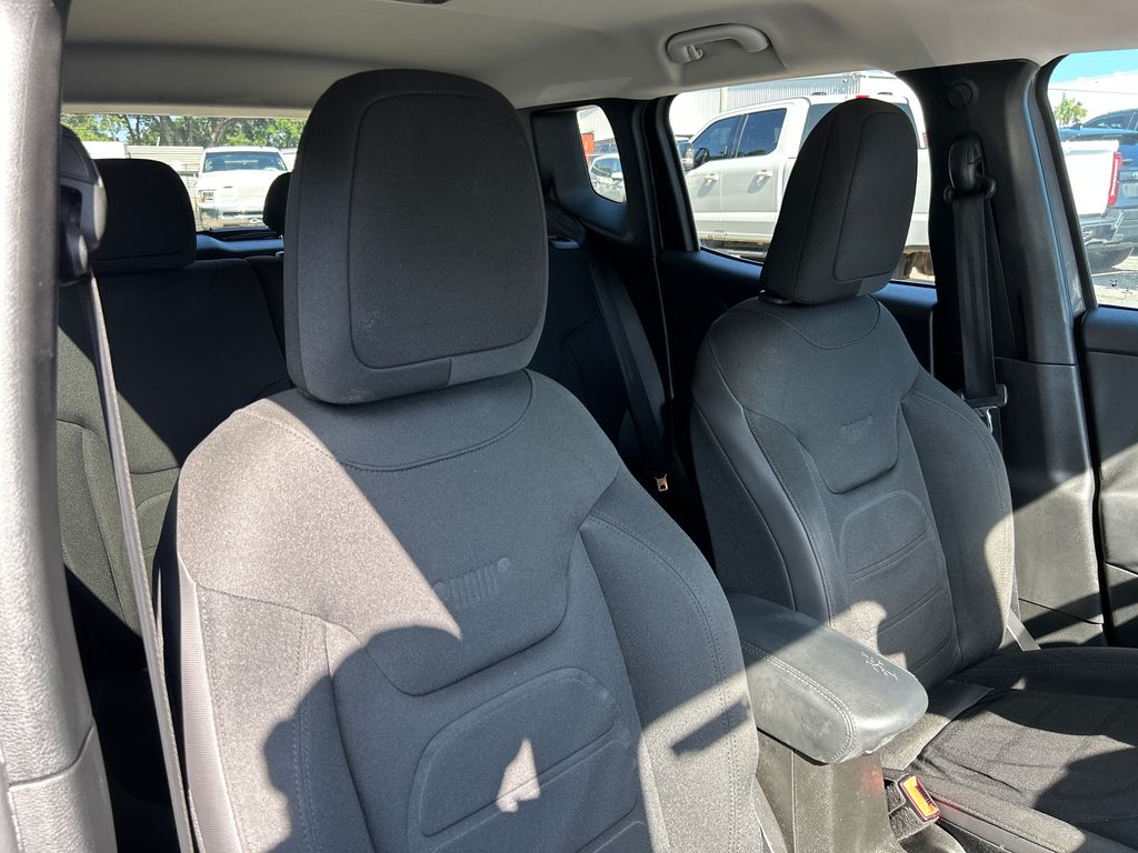 2017 Glacier Metallic Jeep Renegade Altitude FWD SUV