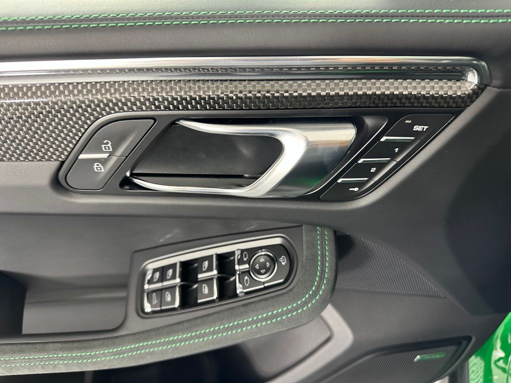 Thumbnail: 2026 Porsche Macan - 18