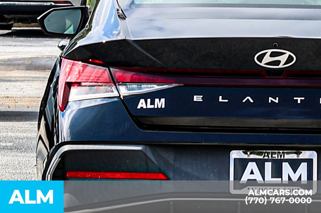 Used 2024 Black Hyundai SEL image 12