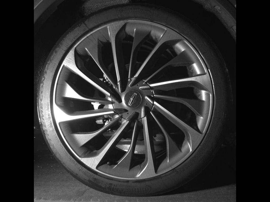 Used 2020 Silver Lincoln Reserve image 10