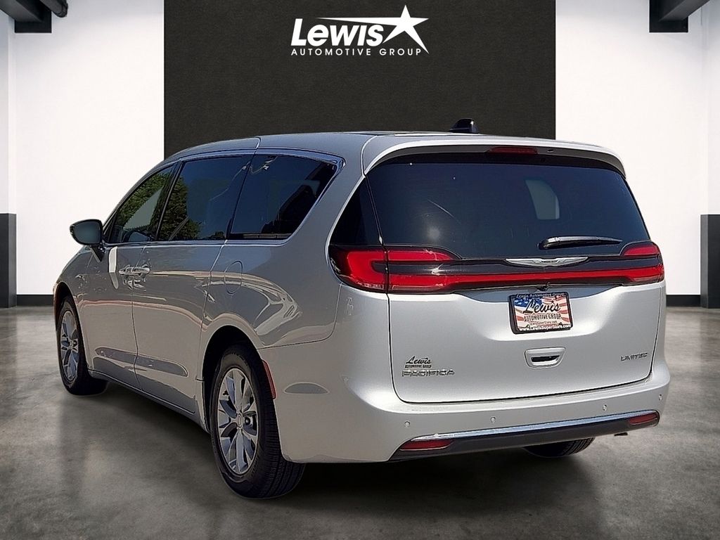 Used 2026 Chrysler Pacifica Limited For Sale in Farmington, AR