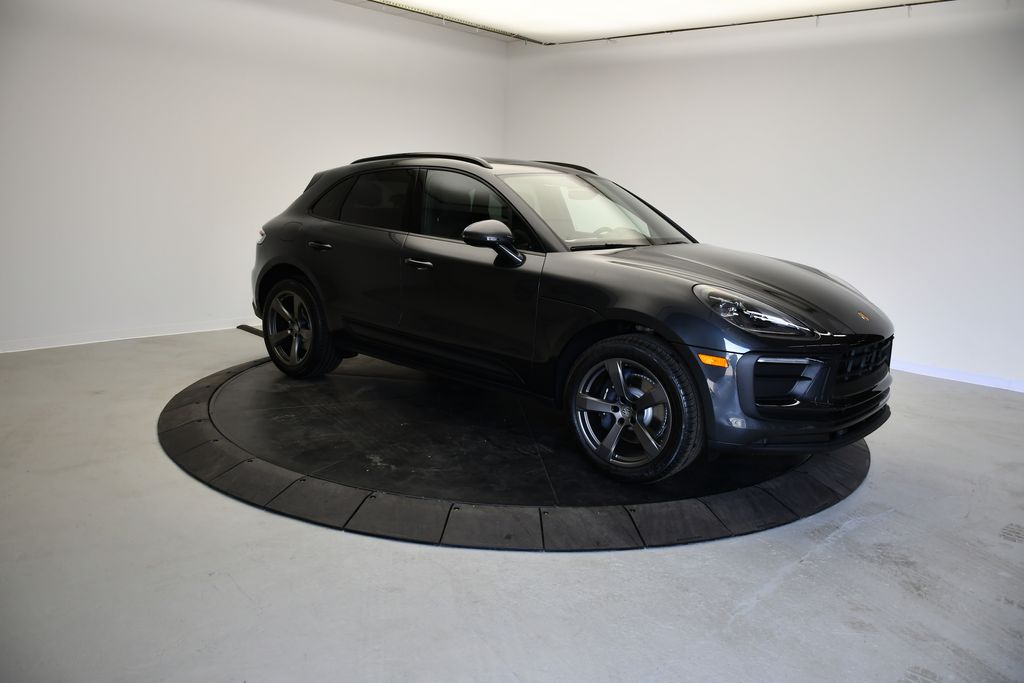Thumbnail: 2026 Porsche Macan - 10