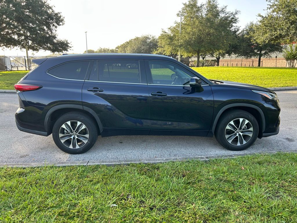 Thumbnail: 2020 Toyota Highlander - 6