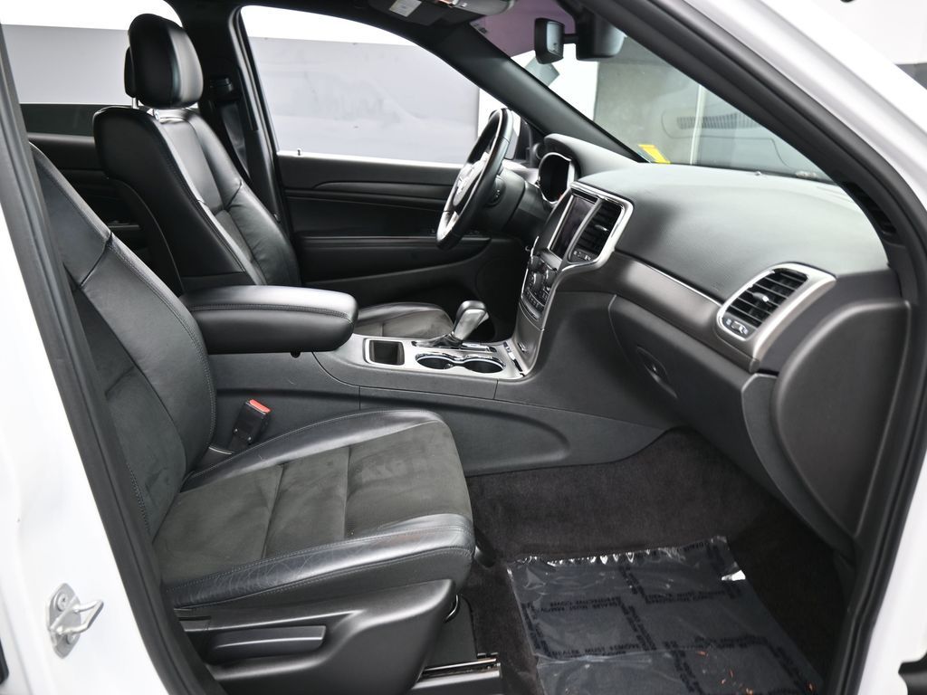 Used 2018 Bright White Clearcoat Jeep Altitude image 37