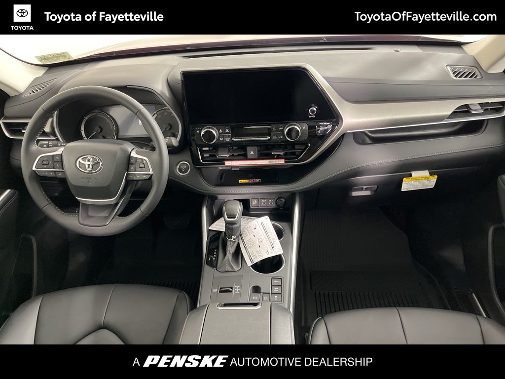 Thumbnail: 2025 Toyota Highlander - 17