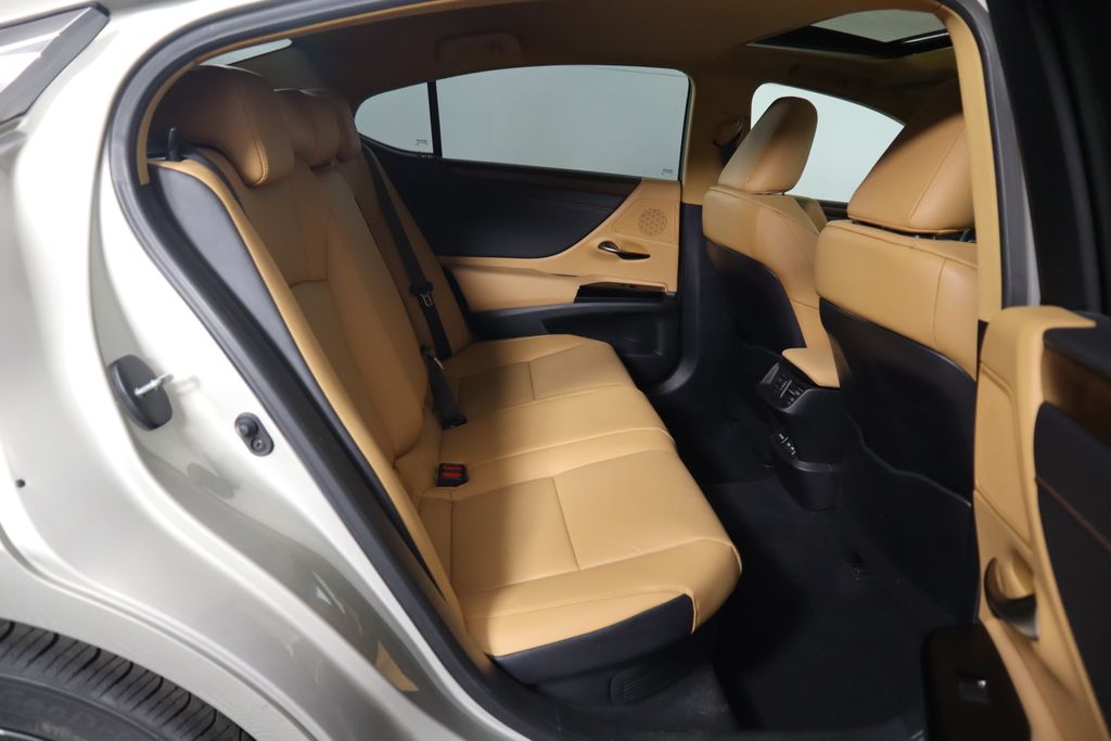 2024 Lexus ES Hybrid 300h 22