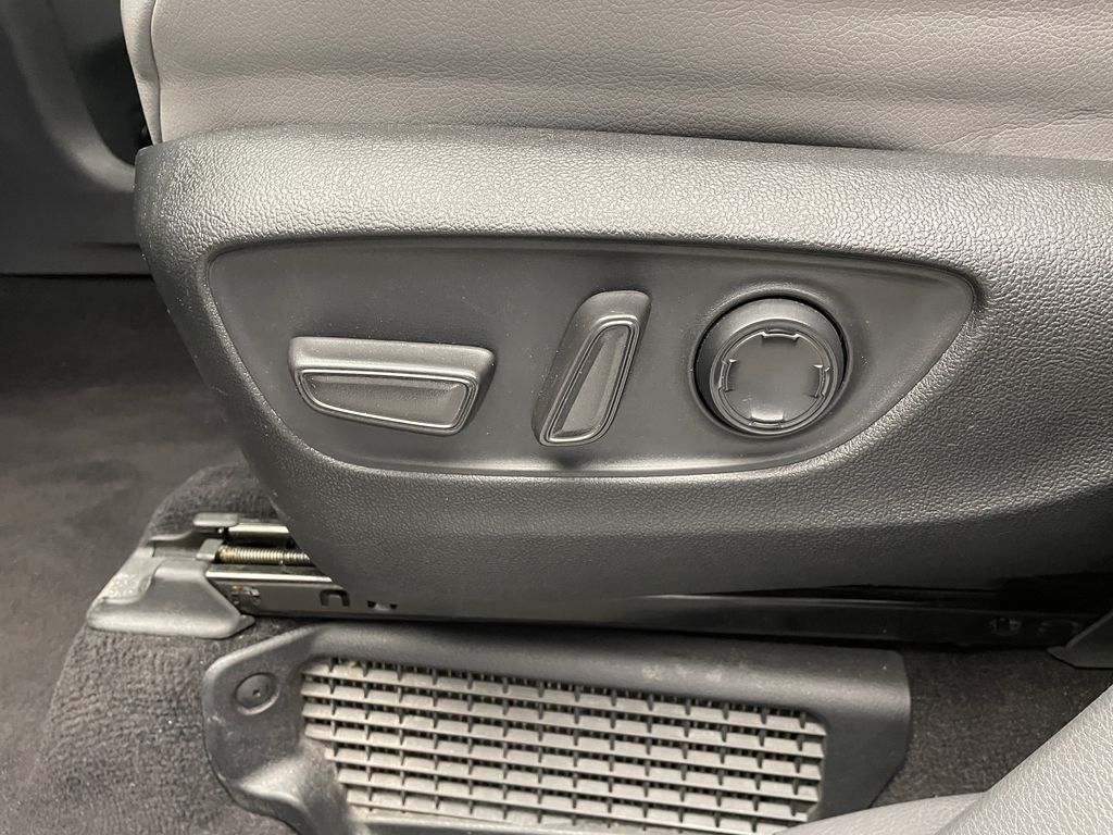 2023 Toyota Sienna XLE 14