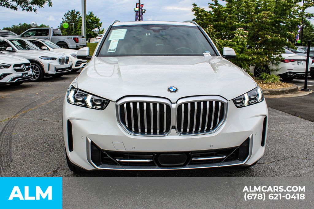 Used 2024 White BMW sDrive40i image 9