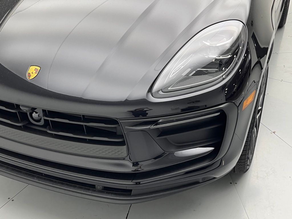 Thumbnail: 2025 Porsche Macan - 32