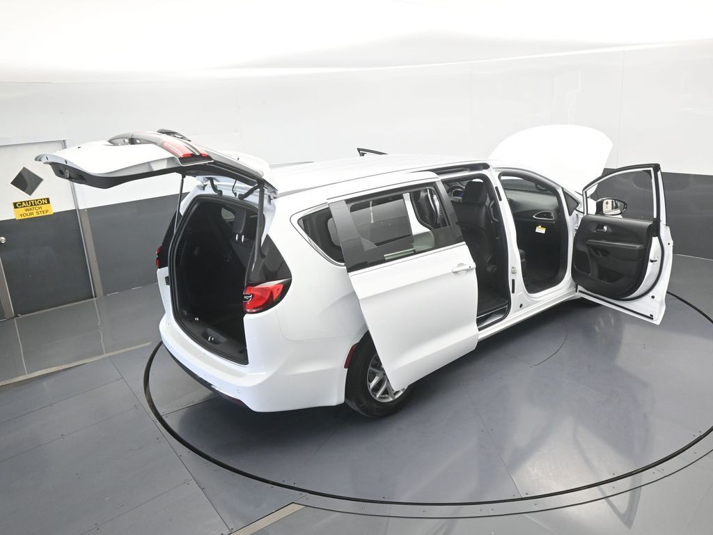 New 2026 Bright White Clearcoat Chrysler Select image 61