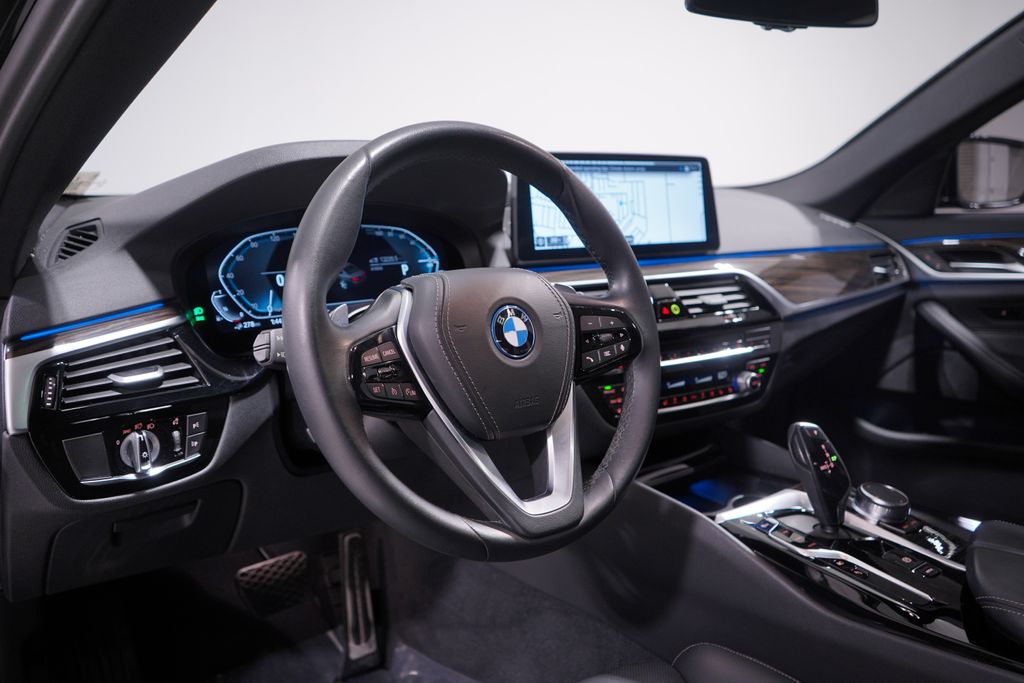 Thumbnail: 2023 BMW 5 Series - 6