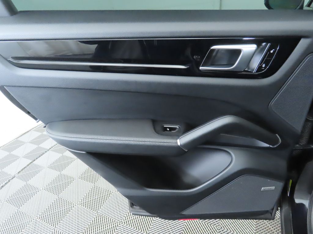 Thumbnail: 2019 Porsche Cayenne - 27