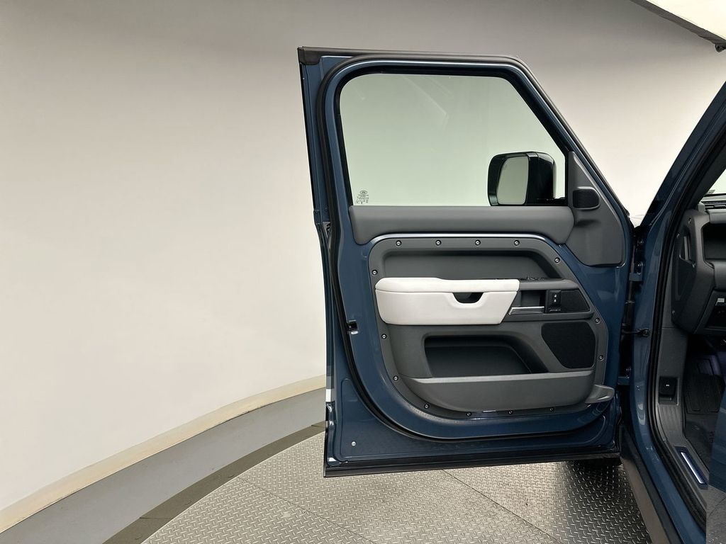 Thumbnail: 2026 Land Rover Defender - 9