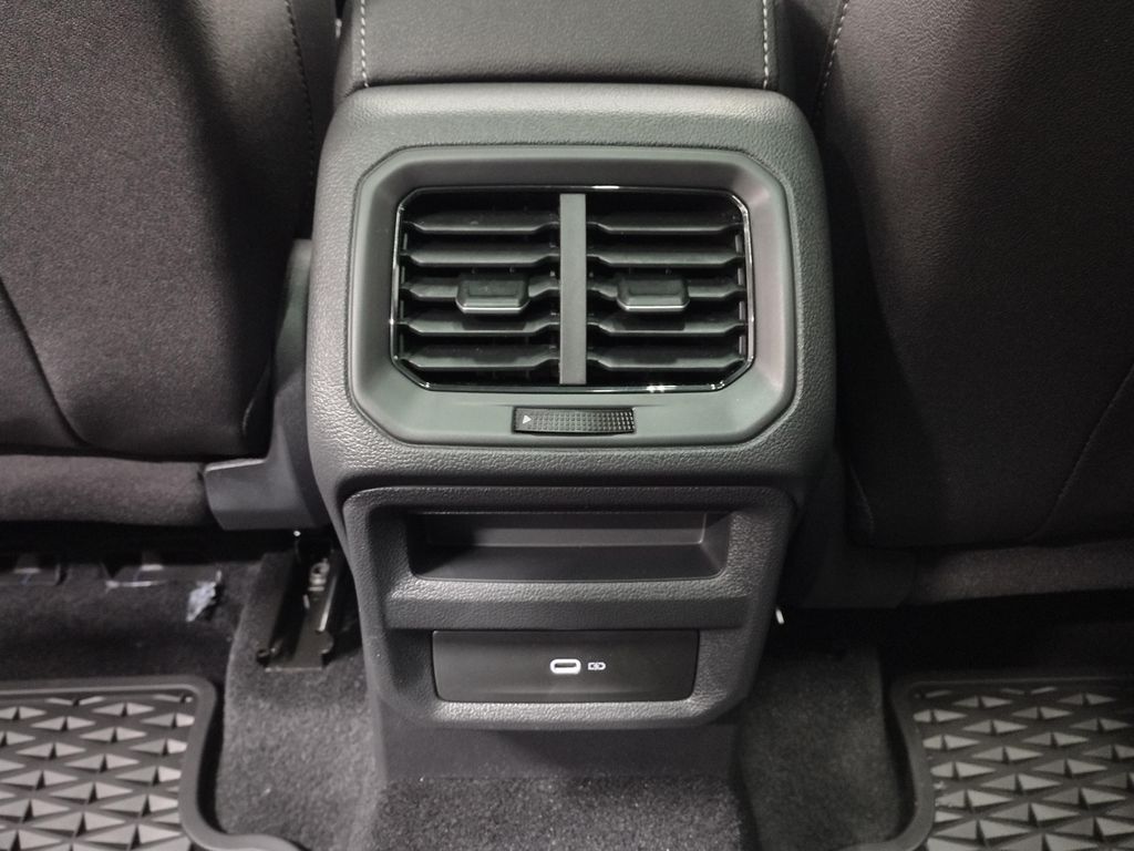 2025 Volkswagen Taos 1.5T SE Black