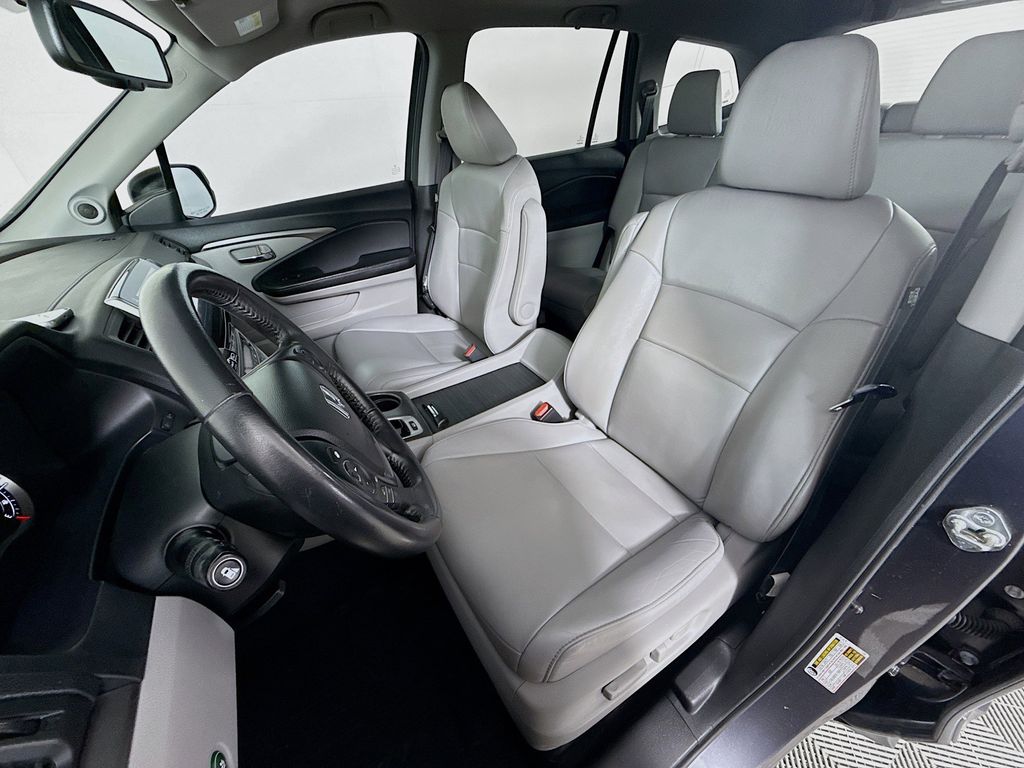 Thumbnail: 2017 Honda Pilot - 19