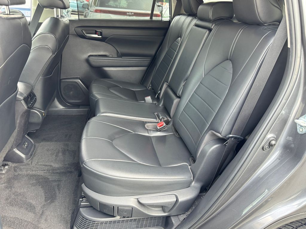 2023 Toyota Highlander Hybrid XLE