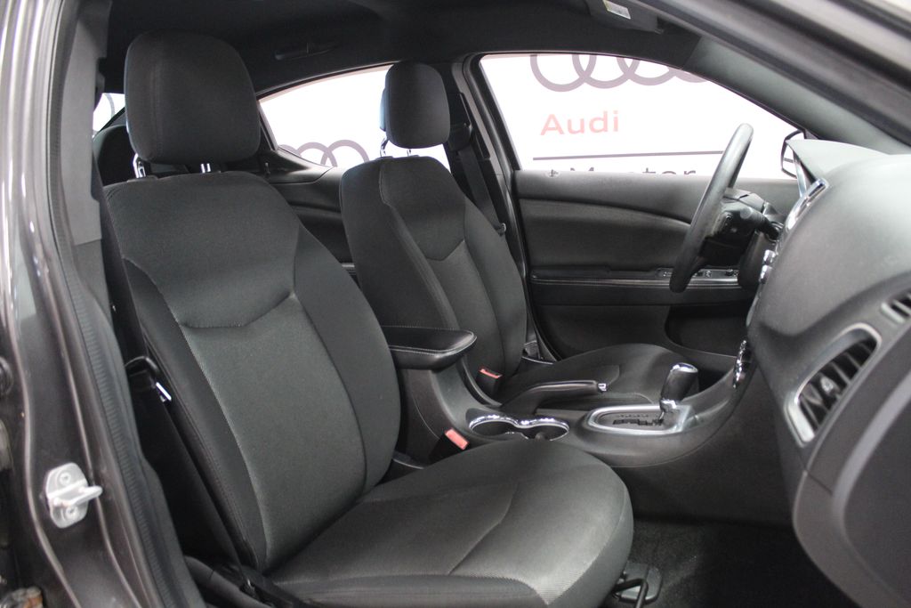 Thumbnail: 2014 Dodge Avenger - 21