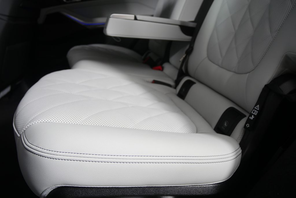 Thumbnail: 2026 BMW X7 - 28