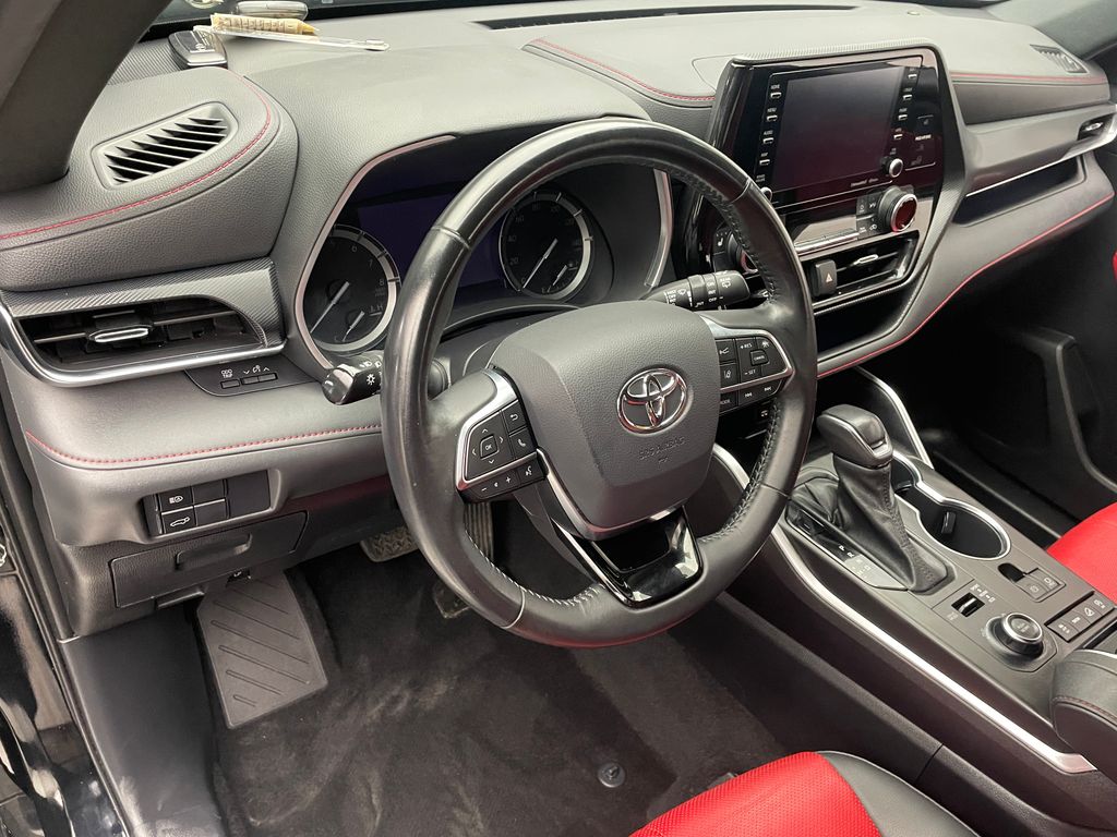 Thumbnail: 2021 Toyota Highlander - 11
